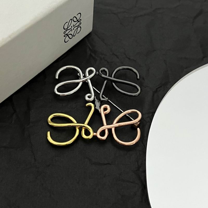 Loewe brooch 06lyx26 (5)