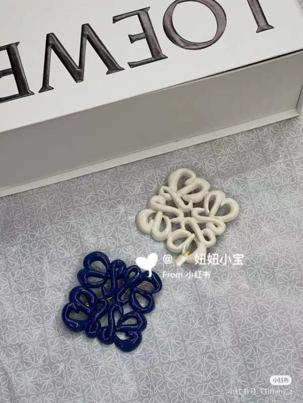 Loewe brooch 06lyx27 (1)