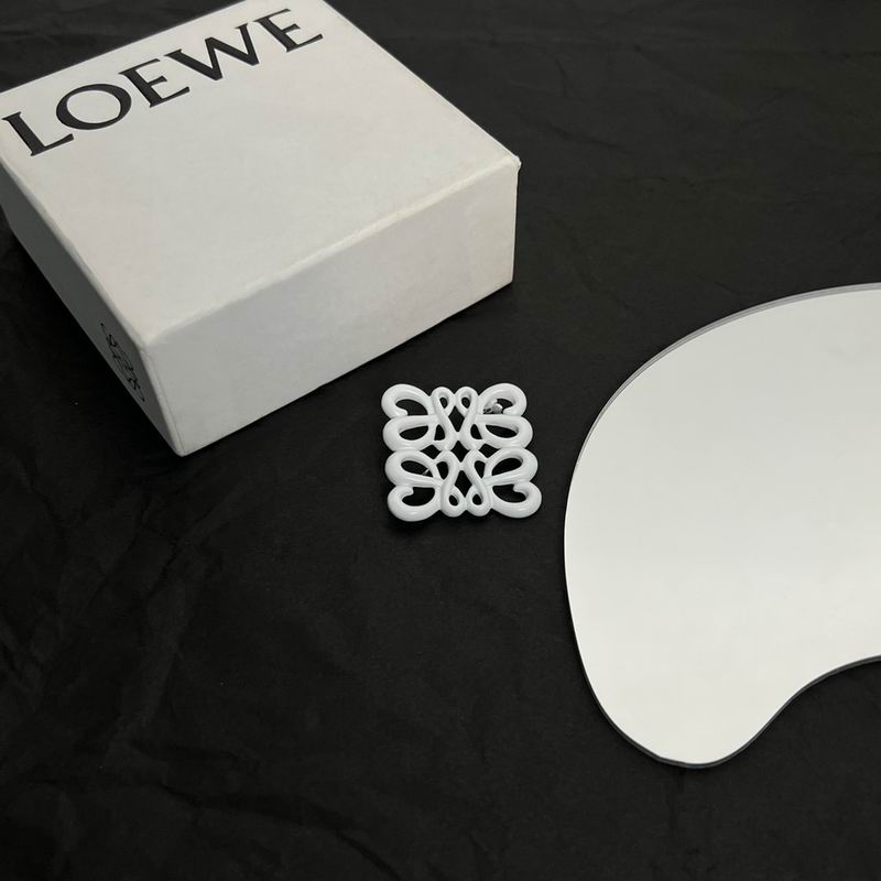 Loewe brooch 06lyx27 (2)