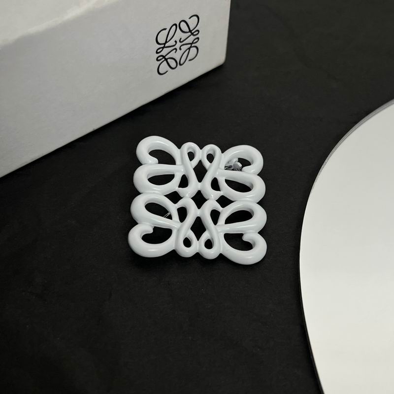 Loewe brooch 06lyx27 (4)