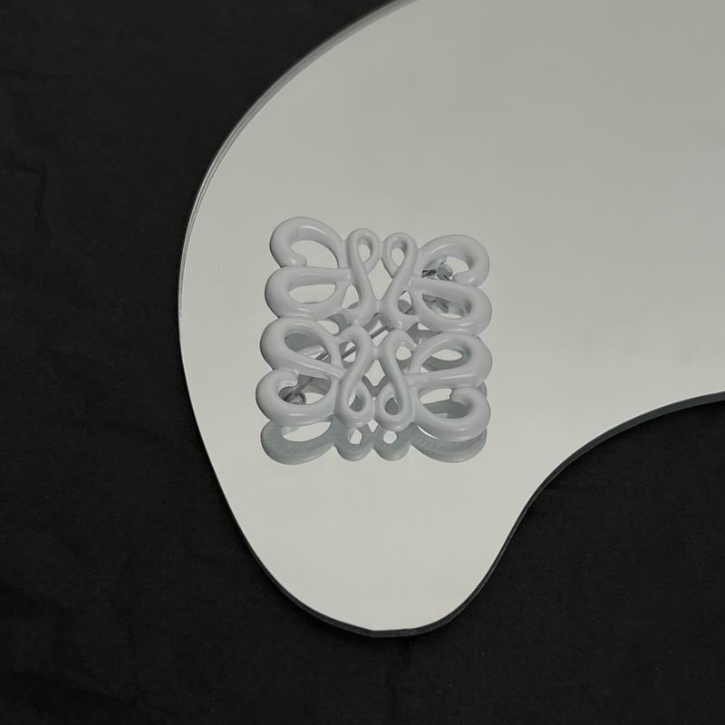 Loewe brooch 06lyx27 (5)