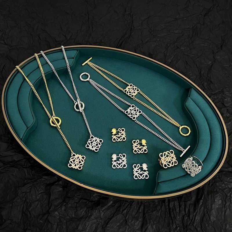 Loewe necklace 05lyx21 (3)