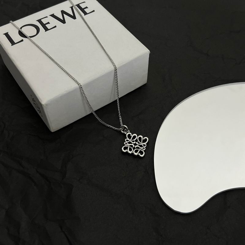Loewe necklace 06lyx24 (10)