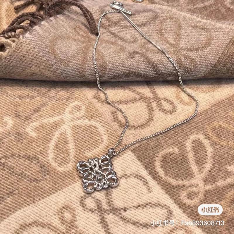 Loewe necklace 06lyx24 (15)