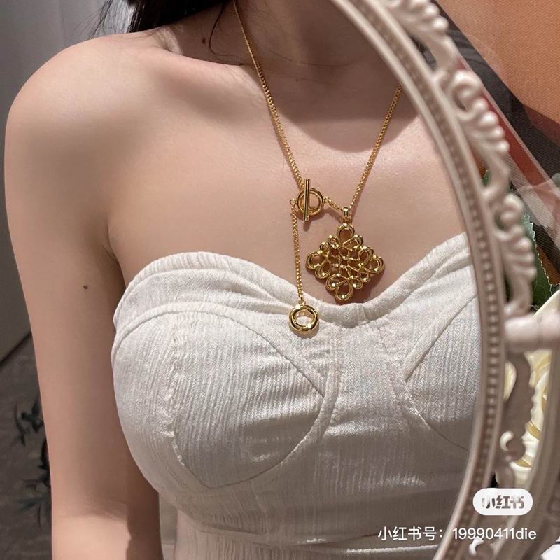Loewe necklace 06lyx24 (7)