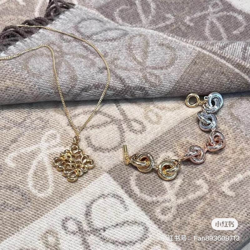 Loewe necklace 06lyx24 (8)