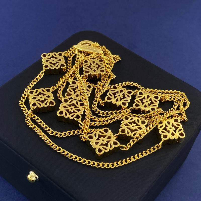 Loewe necklace 06lyx25 (3)