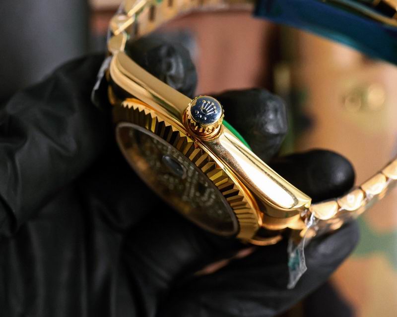 Rolex 40mm 19-Day Date (5)