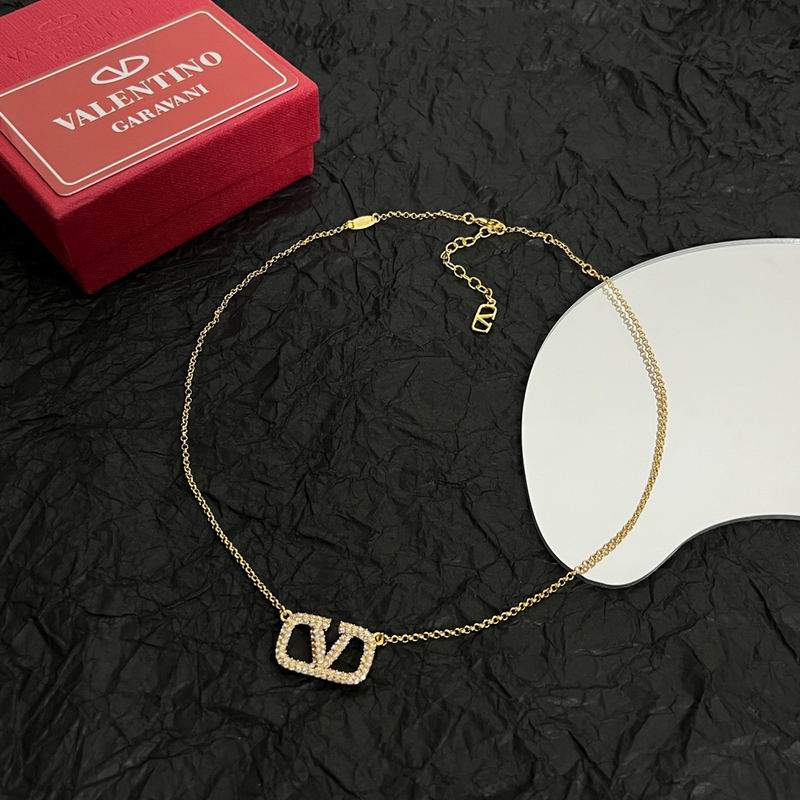 Valentino necklace 05lyx13 (2)