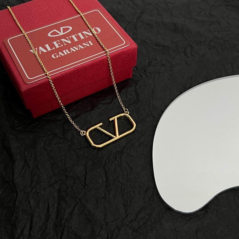 Valentino necklace 05lyx14 (1)