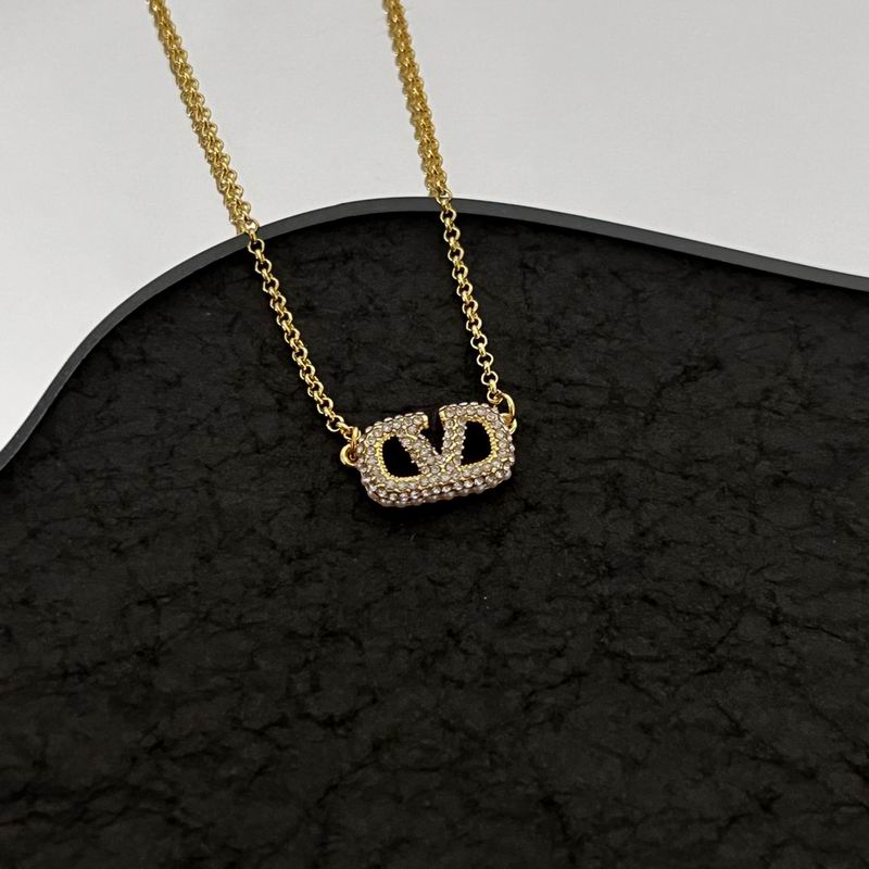 Valentino necklace 05lyx24 (3)