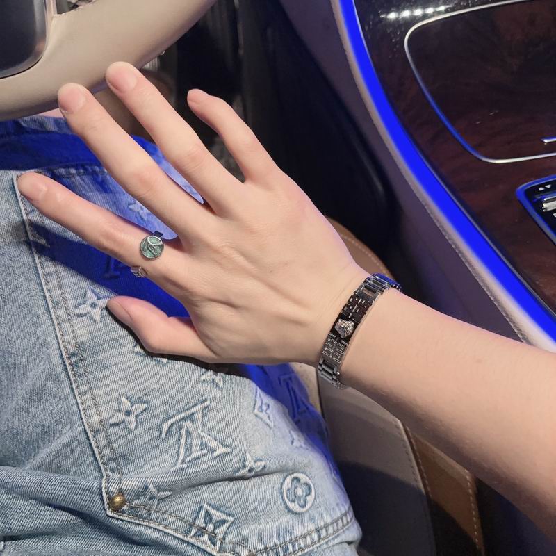 Versace bracelet 06lyx88 (4)