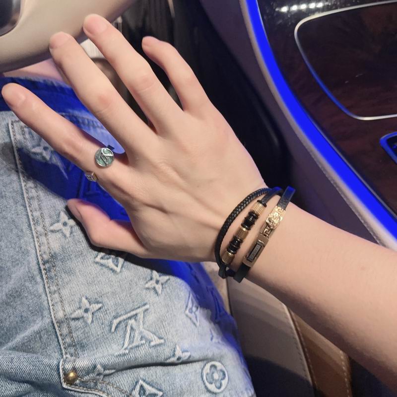 Versace bracelet 06lyx89 (9)