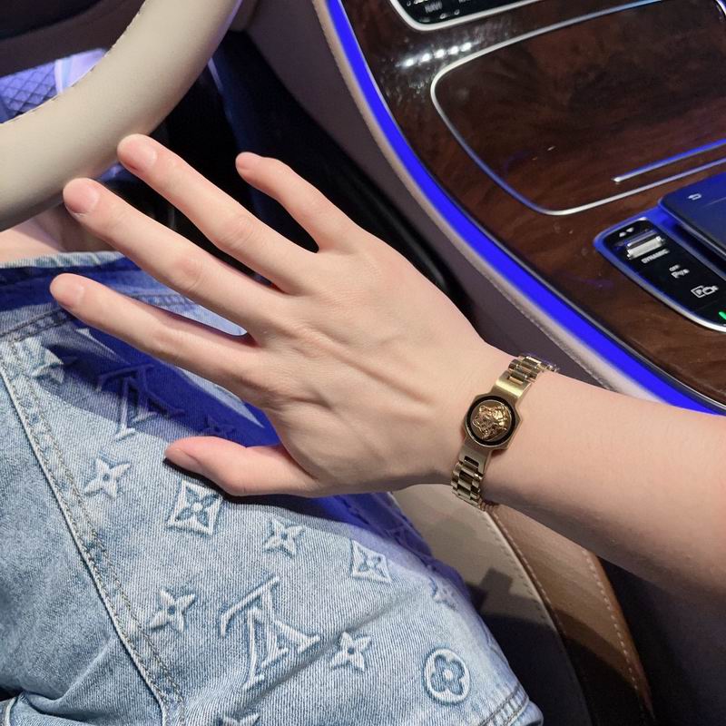 Versace bracelet 06lyx90 (4)