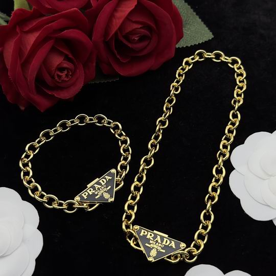 Prada suits 06lyh01 (1)