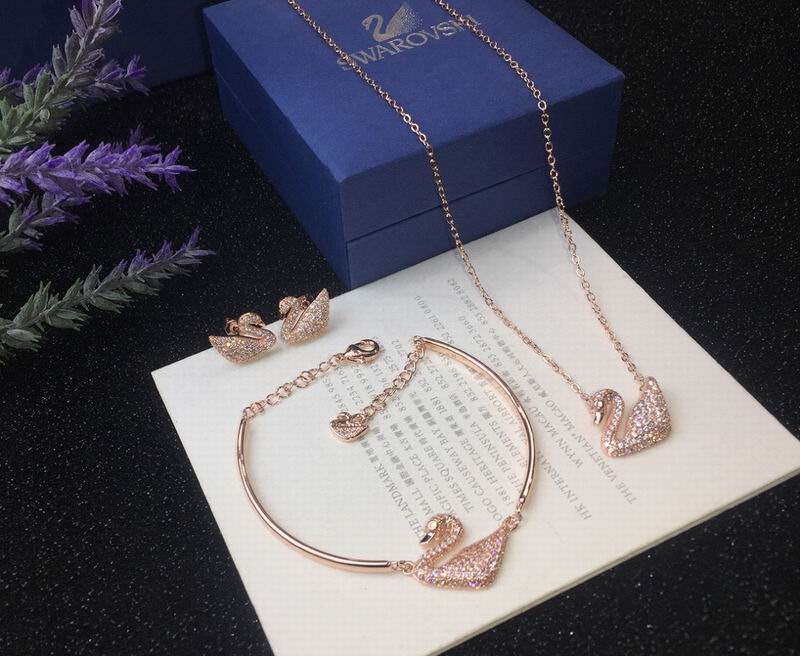 Swarovski Suits 05lyx02 (3)