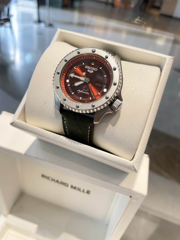 Seiko watch 42.5X13.4mm 071741