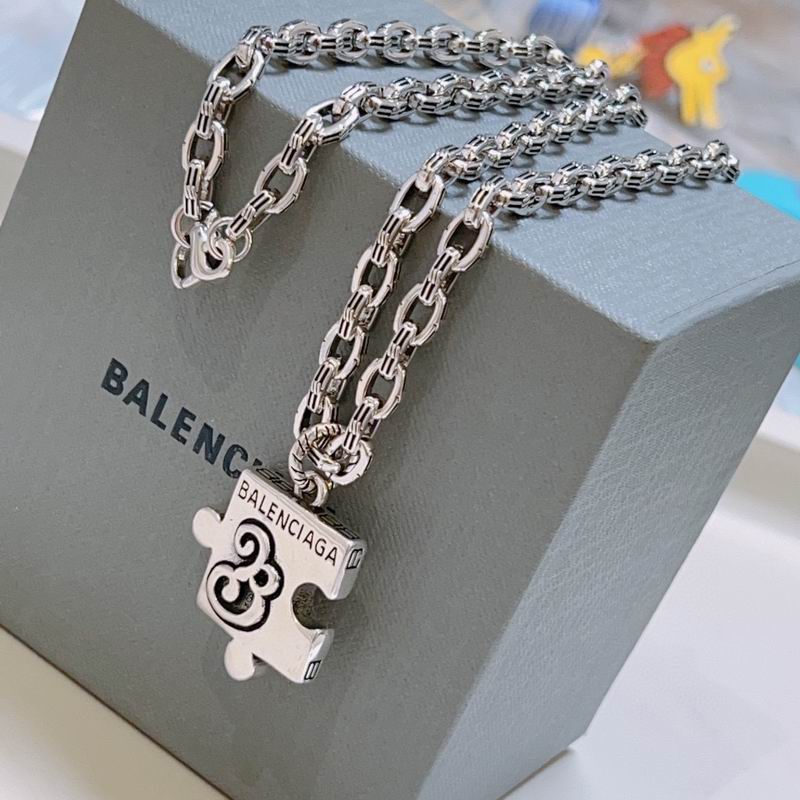 Balenciaga necklace 12lyr05
