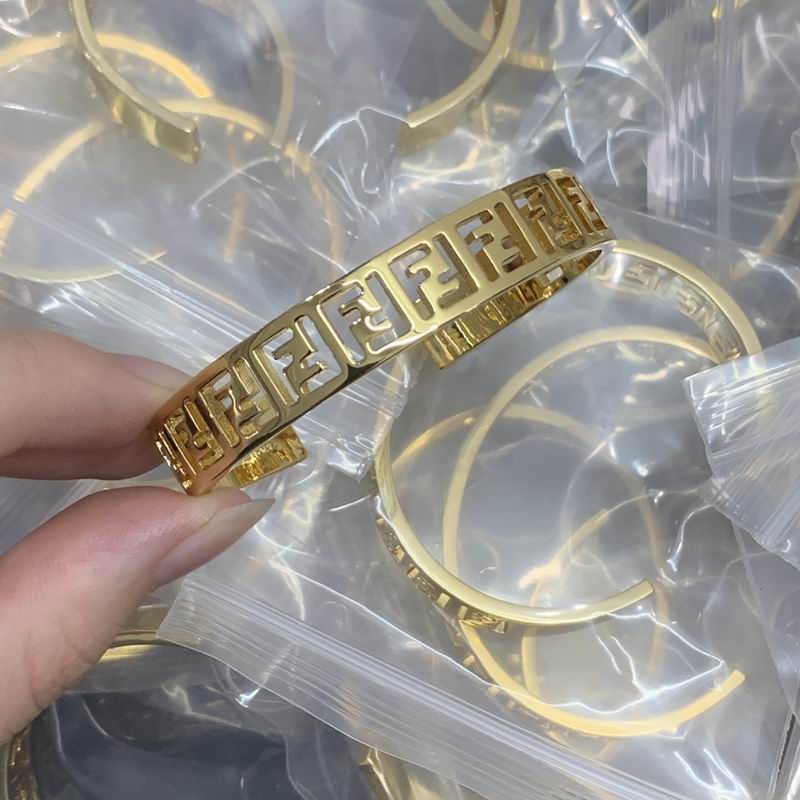 Fendi bracelet 01lyr15