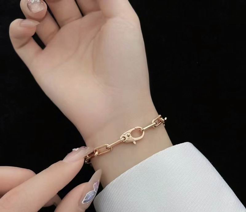 Cartier bracelet 12lyx47 (17)