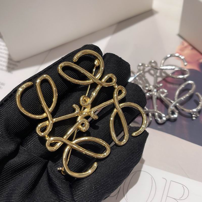 Loewe brooch 11lyw10 (1)