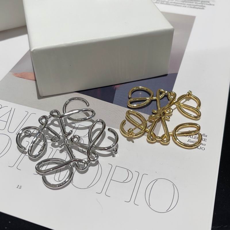 Loewe brooch 11lyw10 (4)