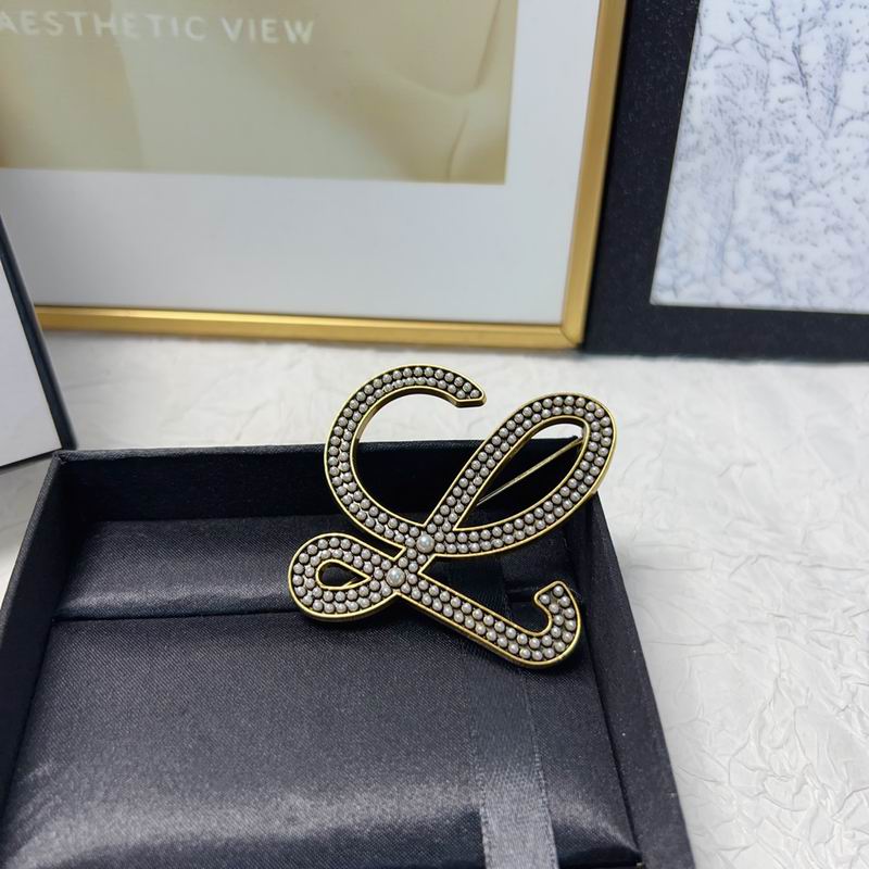 Loewe brooch 11lyw11 (2)
