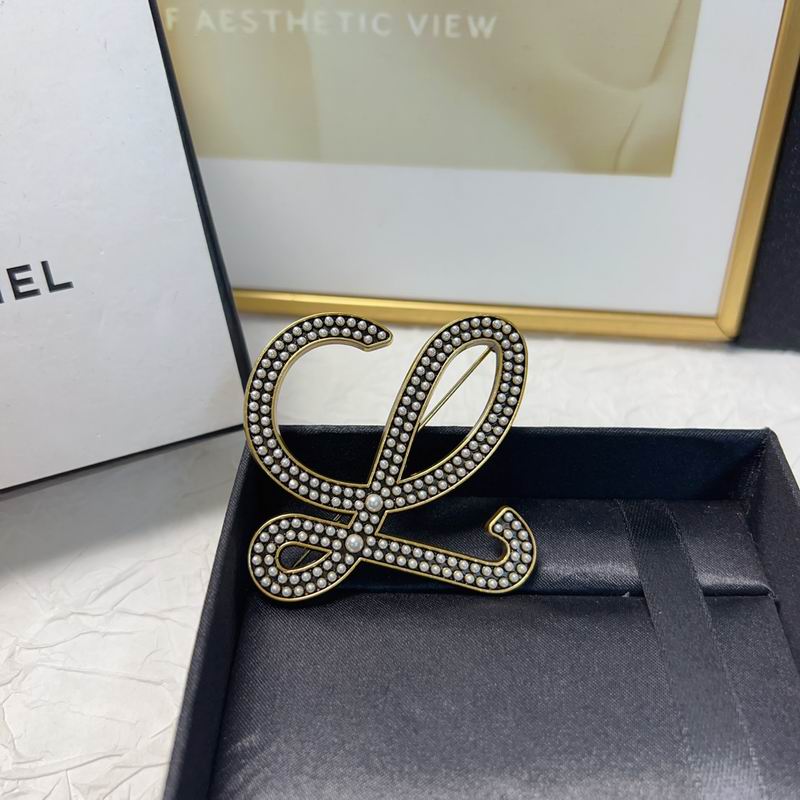 Loewe brooch 11lyw11 (3)