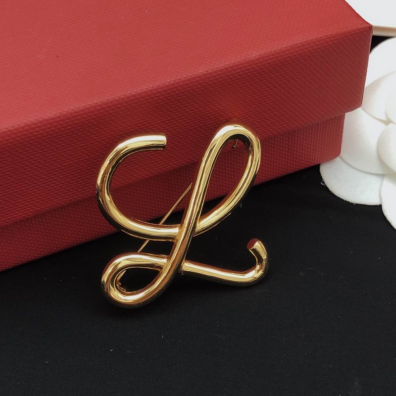 Loewe brooch 11lyw6 (4)