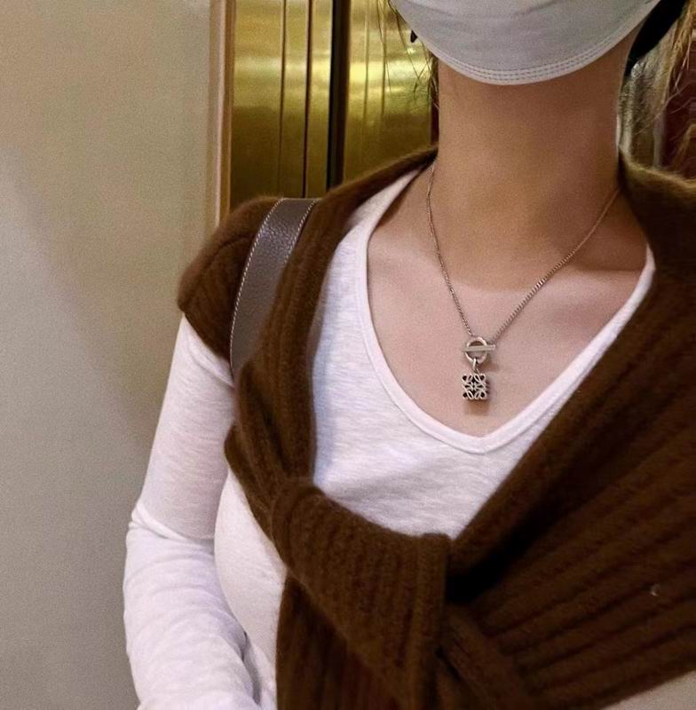 Loewe necklace 11lyw5 (4)
