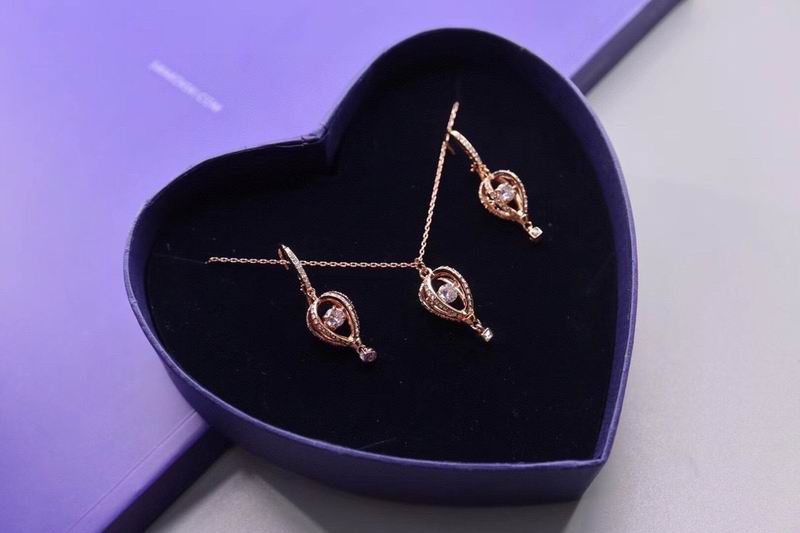 Swarovski Necklace 01lyr17 (1)