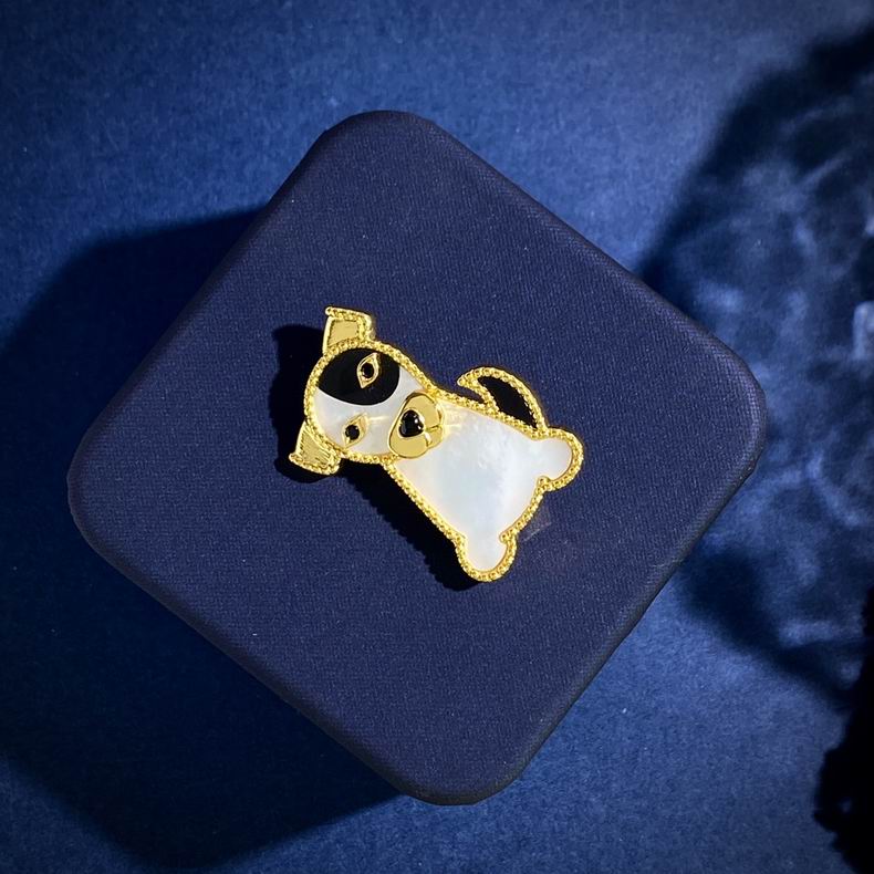 Van Cleef  Arpels brooch 121076  (1)