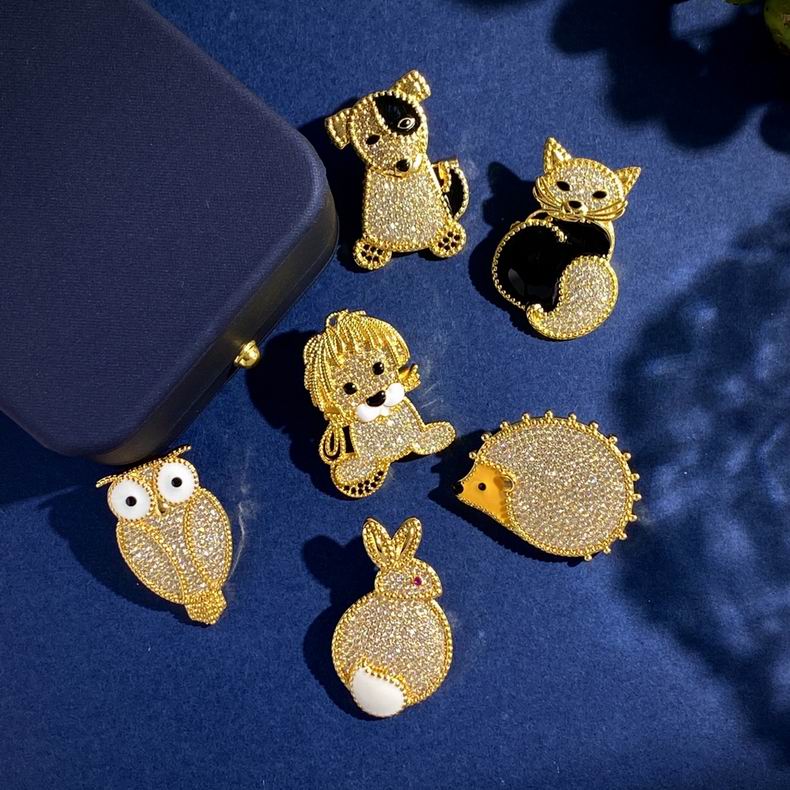 Van Cleef  Arpels brooch 121077  (1)