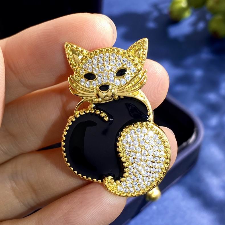 Van Cleef  Arpels brooch 121077  (5)