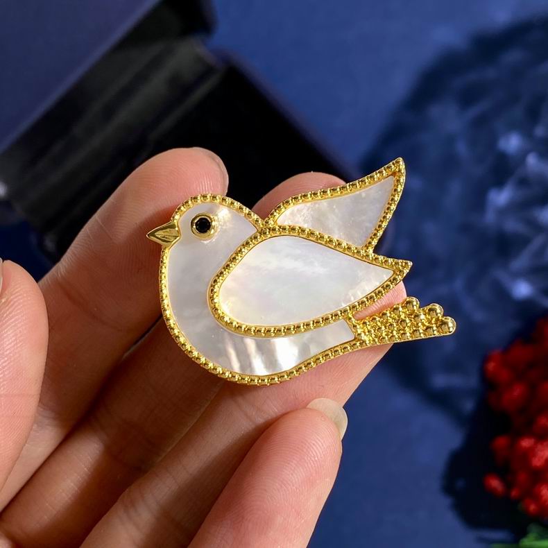 Van Cleef  Arpels brooch 121079  (1)